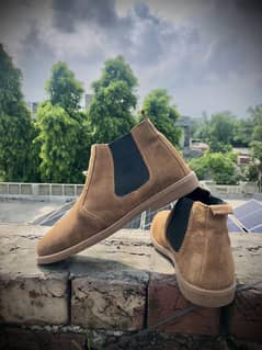 Camel suede Chelsea Boots