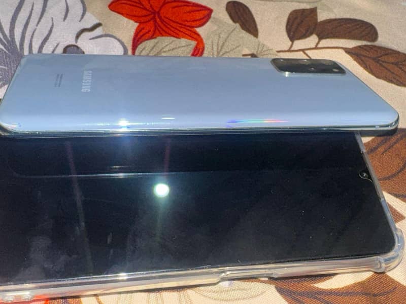 S20+ Good Condition. Original lcd and line in lcd. 2
