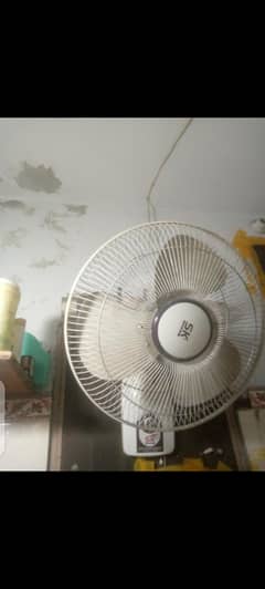 Bracket fan
