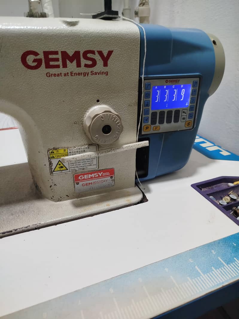 Gemsy computerized Sweing Machine 10/10 0