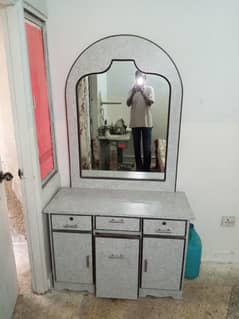 Dressing table