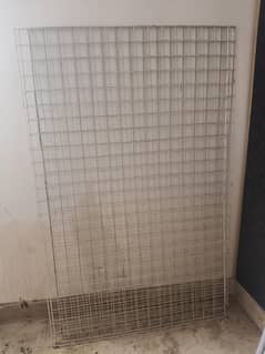 4 Grids (2.5 x 4 ft) and 70+ hangers