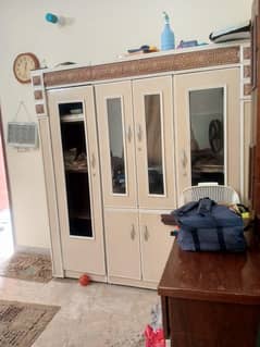 Wooden bed set good condition furniture