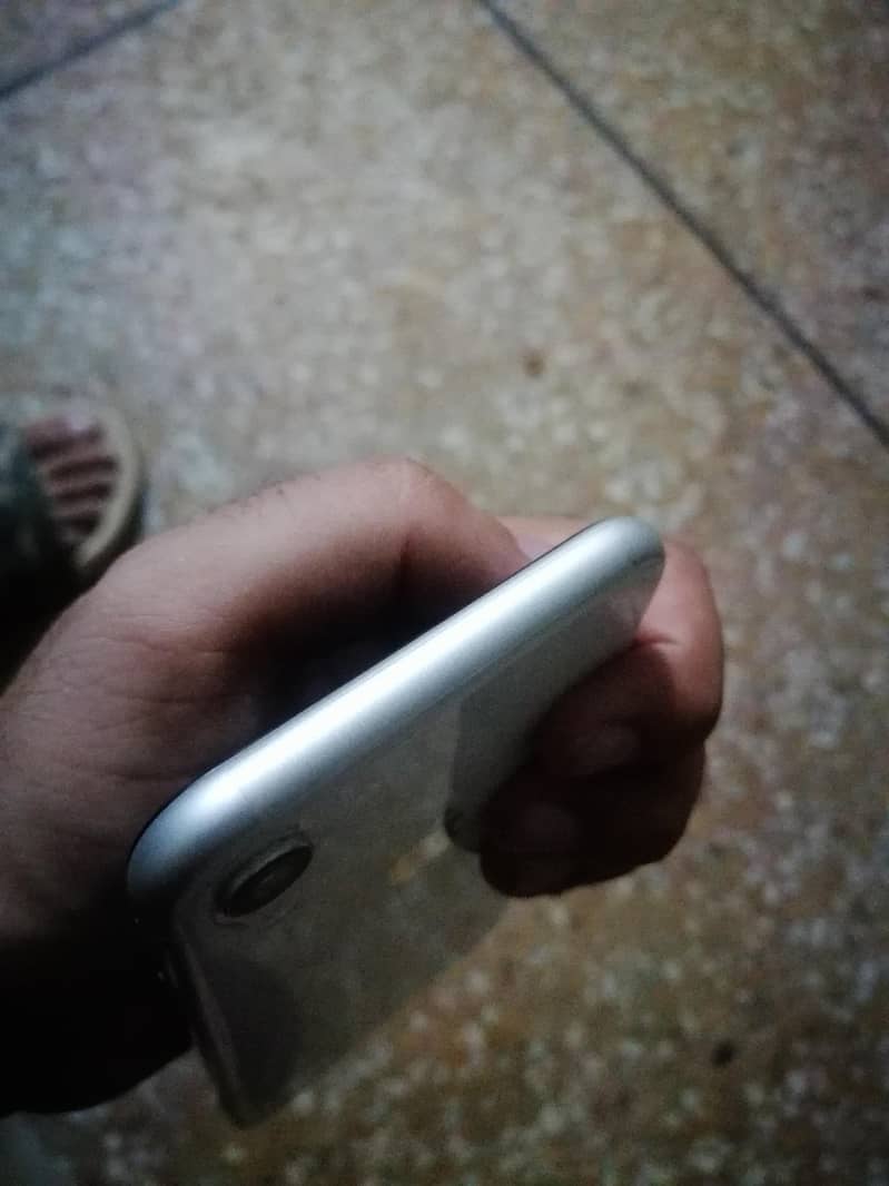 IPhone XR non PTA FU first read Add 4