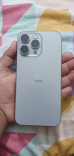 I phone 15 pro max natural clr