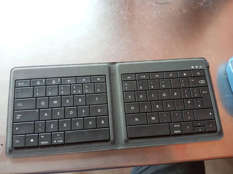 Microsoft Bluetooth Keyboard and Mouse 1