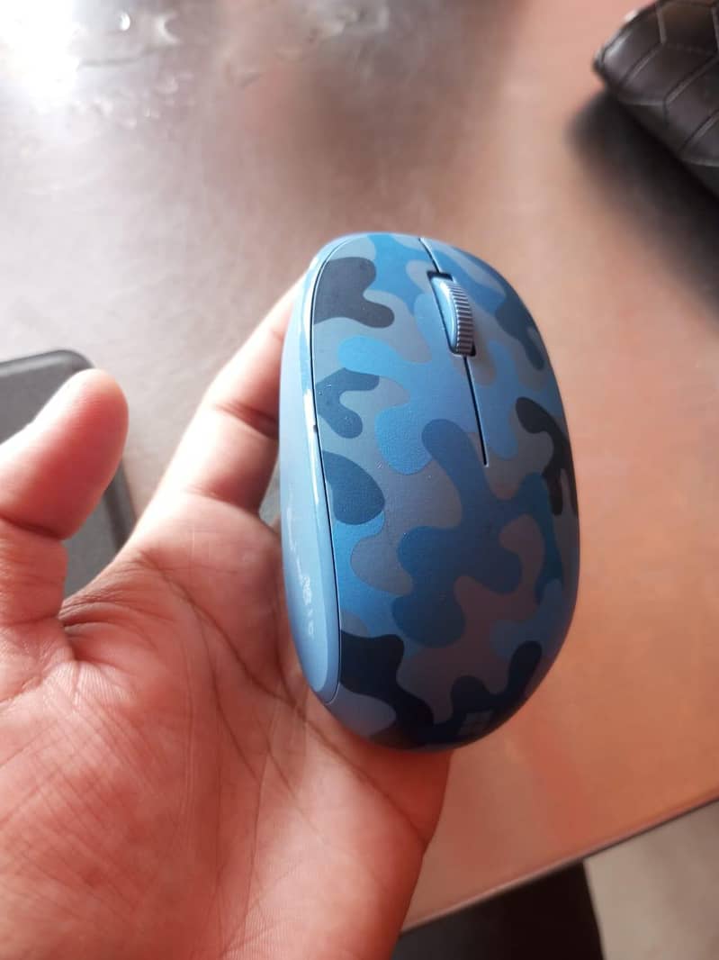 Microsoft Bluetooth Keyboard and Mouse 6