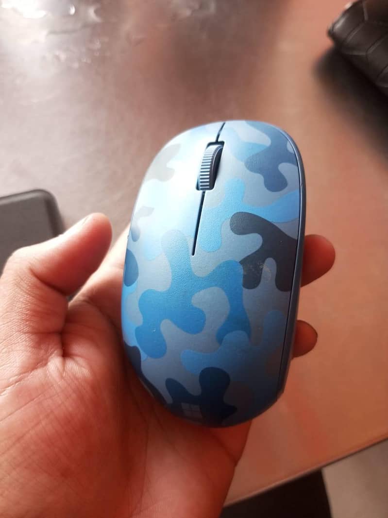 Microsoft Bluetooth Keyboard and Mouse 7
