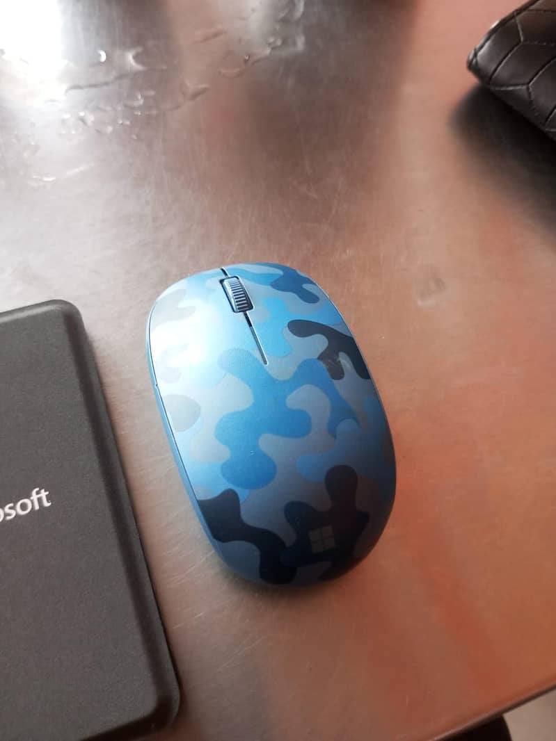 Microsoft Bluetooth Keyboard and Mouse 9