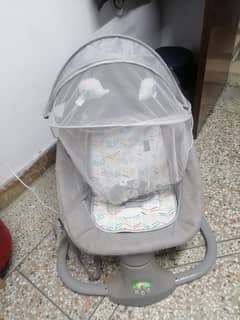 Electric baby swing