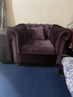 Luxury Velvet Chesterfield Single-Seater Sofa – Excellent Condition