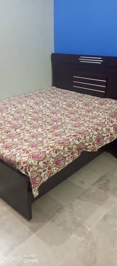6 month used jaga ki waja se sell kr rahy hain with mattres