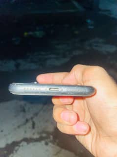 iPhone 11 available jv