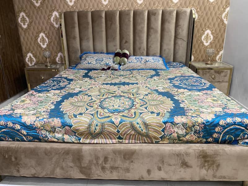 Slightly use bed side table Dreesing table side sofa seets 0