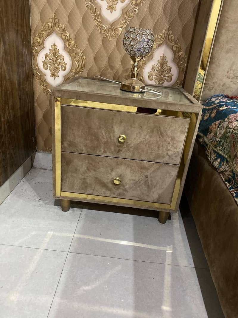 Slightly use bed side table Dreesing table side sofa seets 1