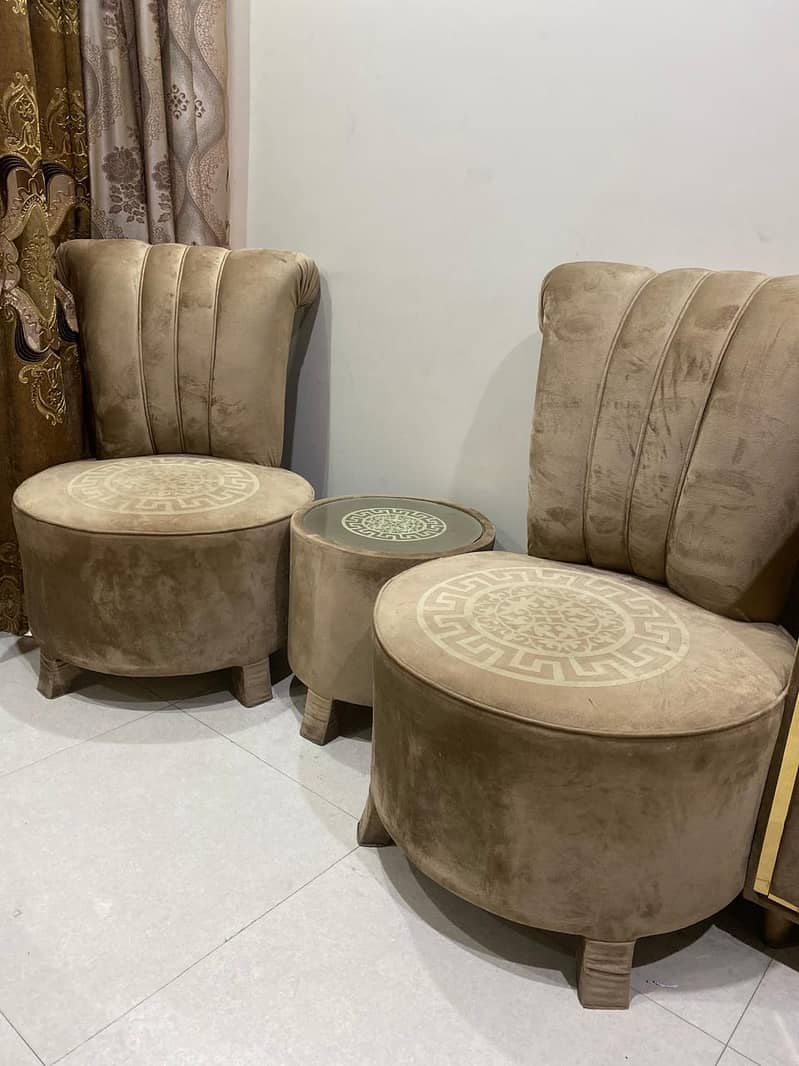 Slightly use bed side table Dreesing table side sofa seets 3