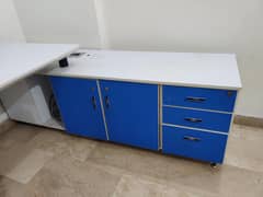 Modern Office Table in Excellent Condition