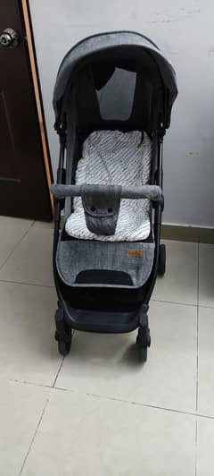 Compact & Lightweight Baby Stroller – Easy Fold, Great Condition!