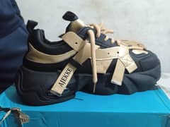 brand new shoes un touch