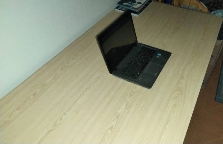Study / computer table ror sale 1