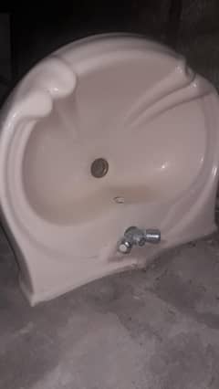 washbasin large size with stand ( biege) color.