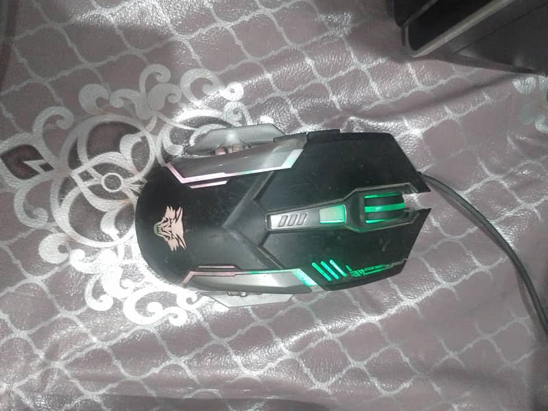 i5 4th generation 1GB Graphics card  WITH LCD 7