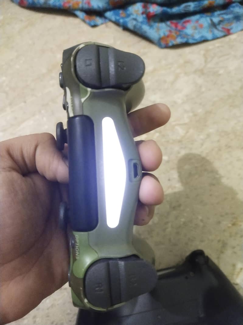 PS 4 controller good condition 2