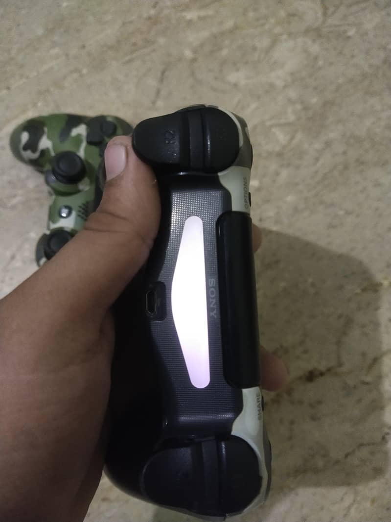 PS 4 controller good condition 3