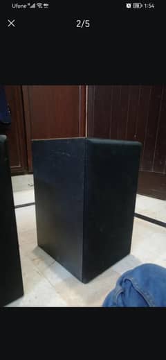 2 Home theatre speakers