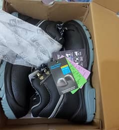 Safety shoes branded  40 no size pic available size details