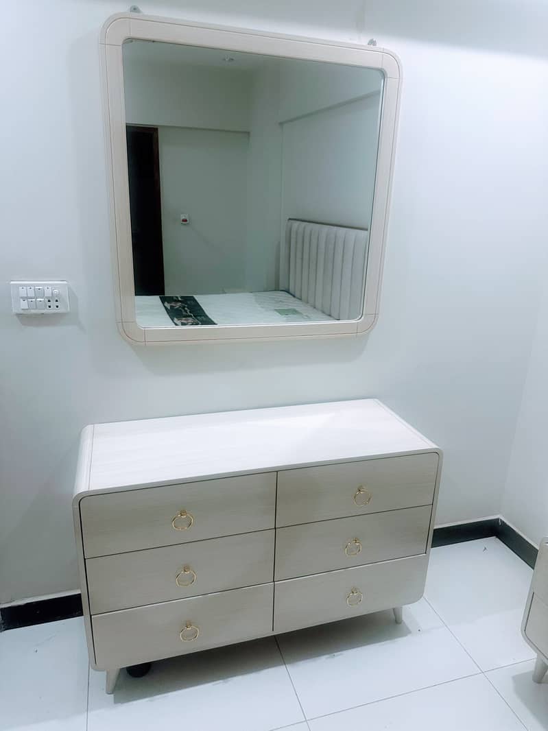 King Size Bed | Side Tables | Dressing Table | Mirror 4