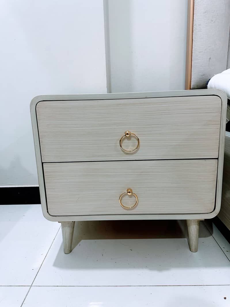 King Size Bed | Side Tables | Dressing Table | Mirror 6