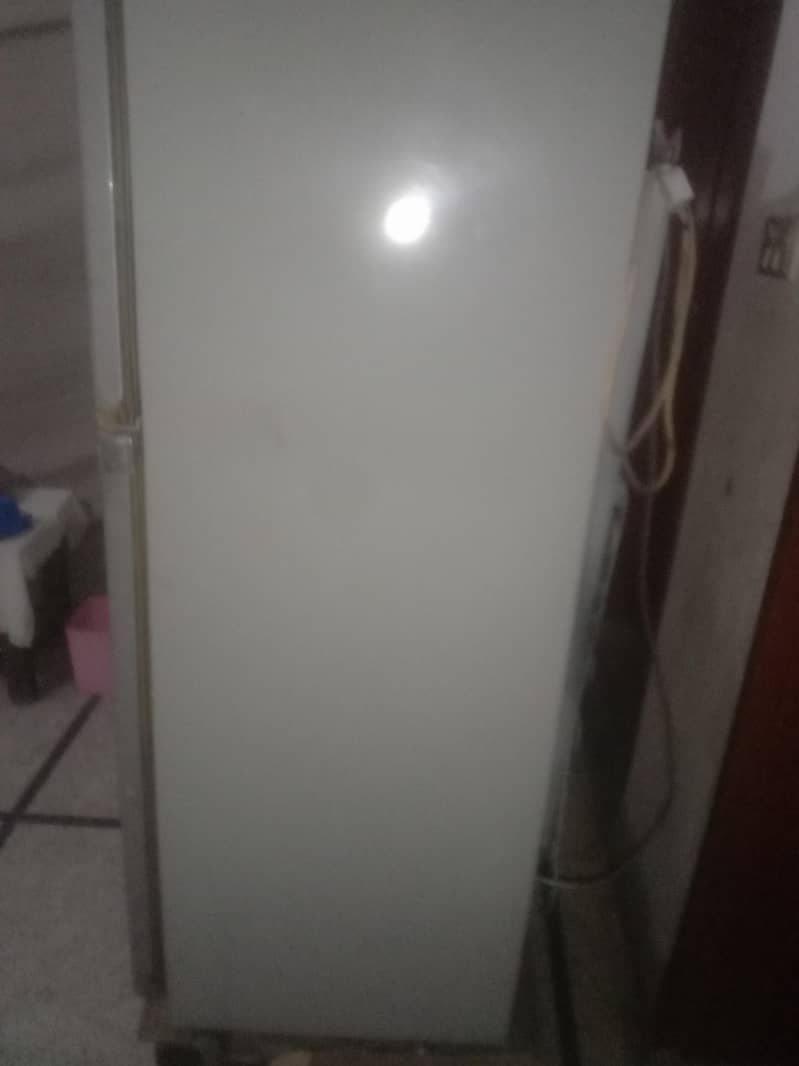dowlance medium size fridge only comprasor issue 3