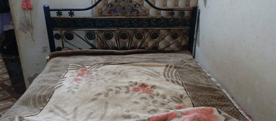 iron bed 0