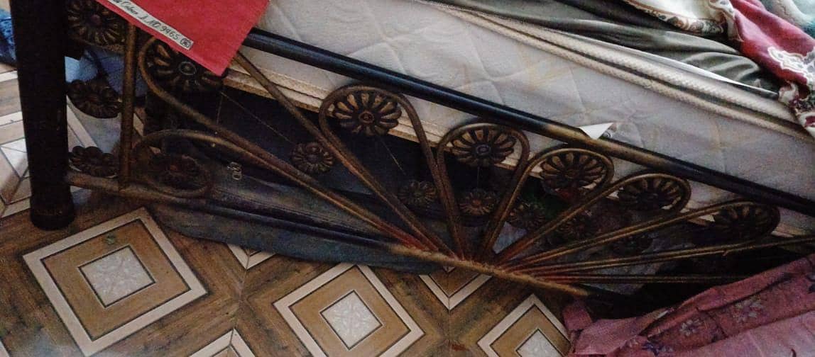 iron bed 8