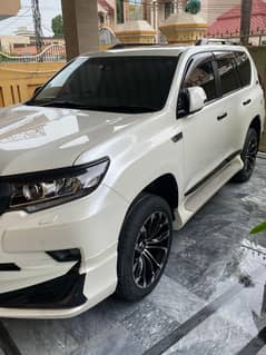 Toyota Prado TX (Black room)
