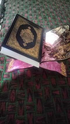 Quran Sharif rakhne wali Rail