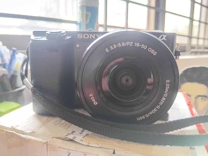 Sony a6000 with kit and box. low shutter count. 2