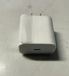 iphone adapter for sale  charger hai ager Kisi Bhai ko chahiye