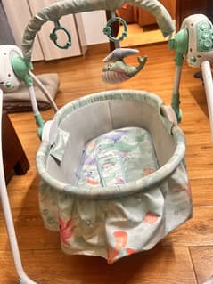 Electric baby swing
