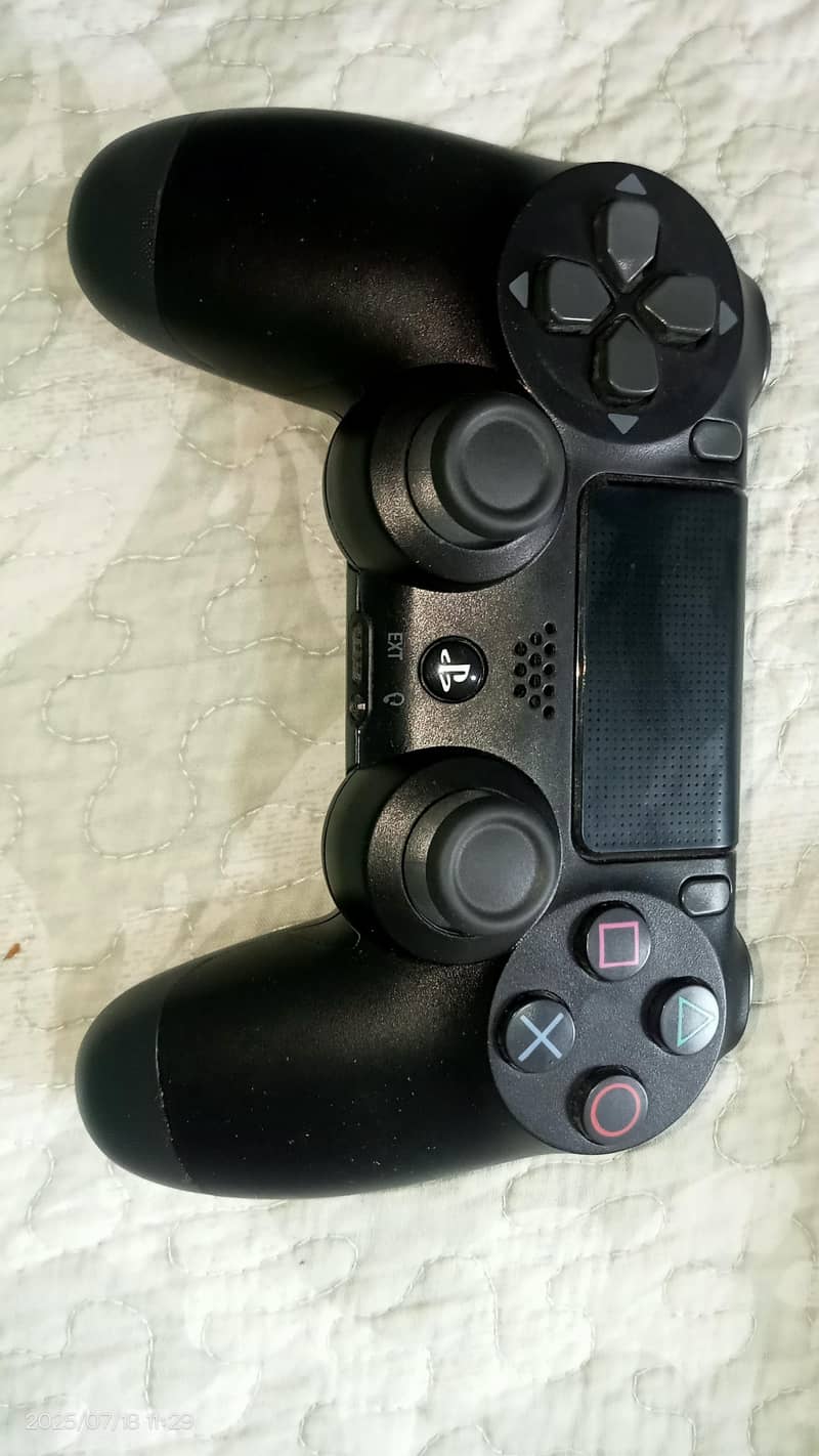 almost new ps4 slim with 2 Wireless controllers and 5 digital games 7