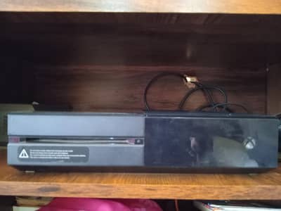 Xbox one 500 gb with 2 wireless controller power supply