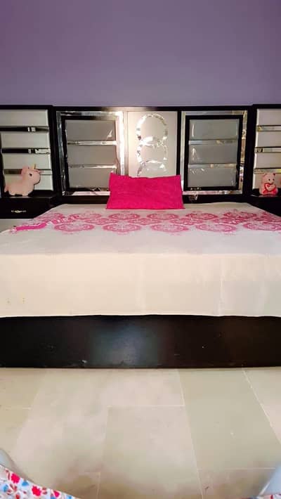 BED ROOM SET LIKE BRAND NEW