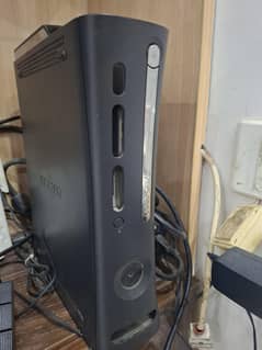 Xbox 360  24 Installed Games. with three original controllers