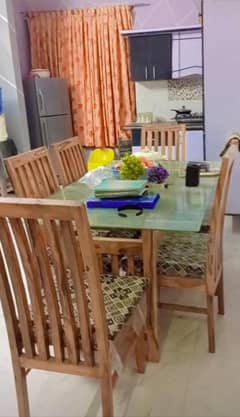 dinning table 10/10 6 chairs