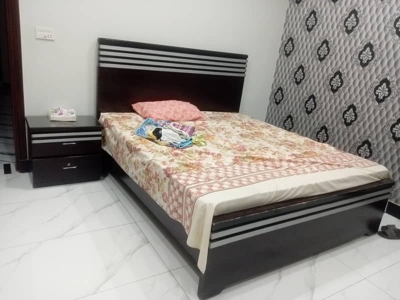 double bed full size with two side tables and dressing table 0