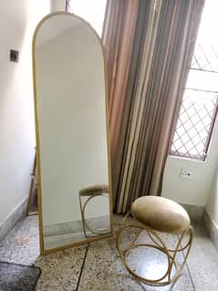 long standing mirror with velvet stool