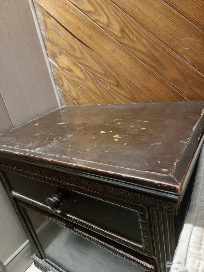 King Size bed with side tables and Spring Mattress 5
