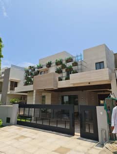 Designer's Haven: A 5-Bedroom Modern Oasis, Where Straight Lines Meet Elegant Design for Contemporary Living