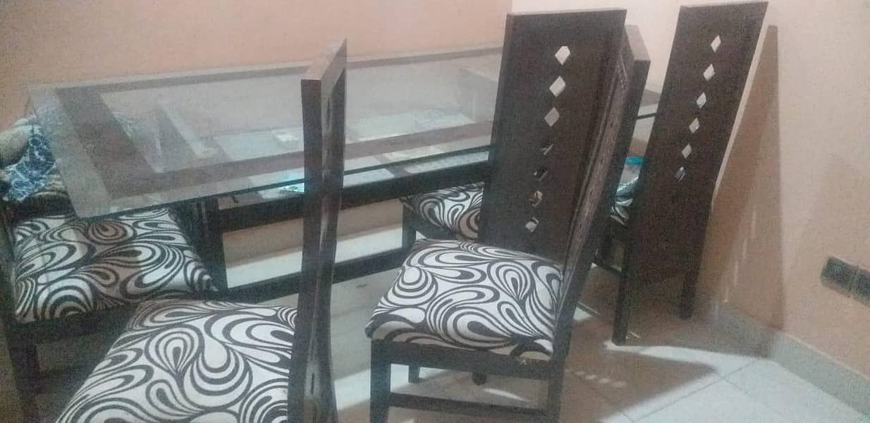 Elegant 6-Seater Dining Table Set – Perfect Condition! 0